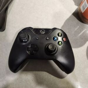 Microsoft Xbox One Wireless Controller Black Model 1537